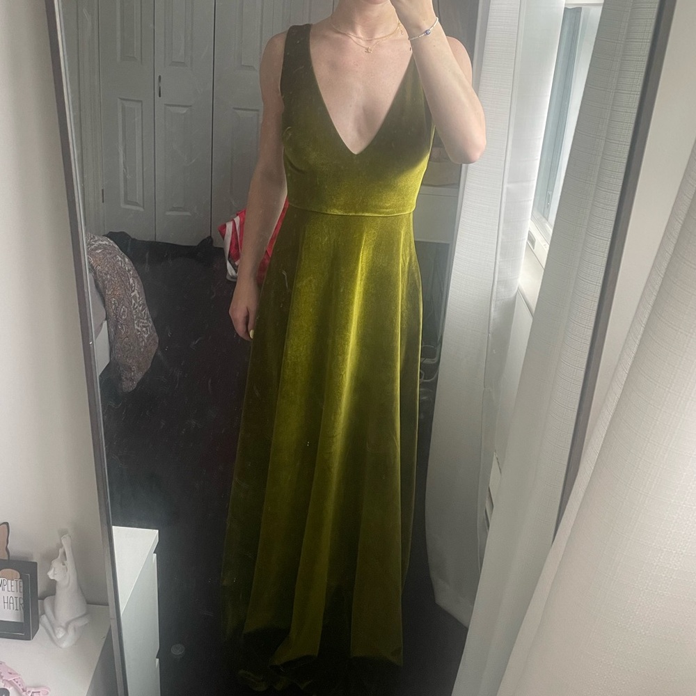 Yelure olive green velvet gown